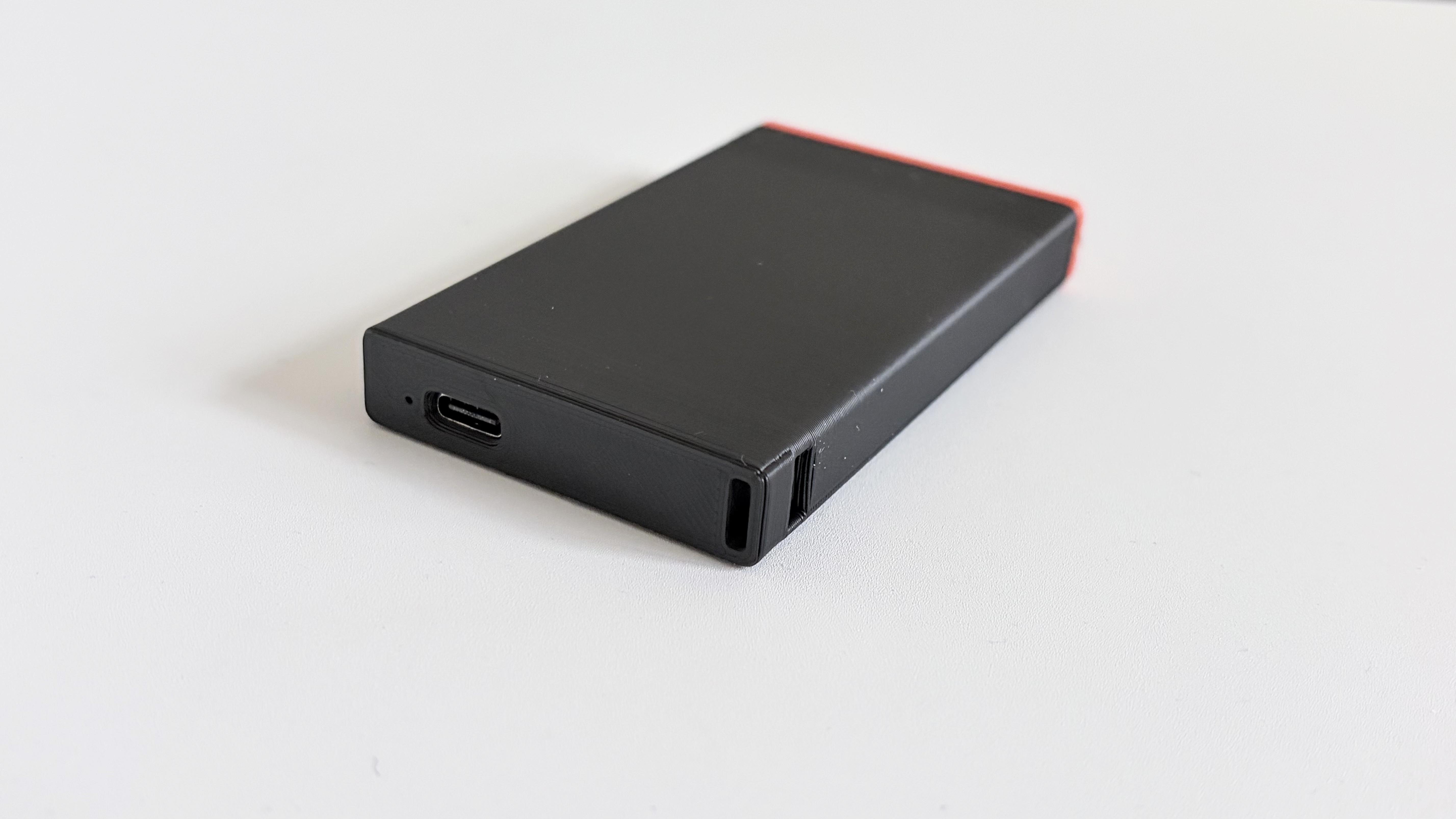 DezKVM-Go host-side USB-C port